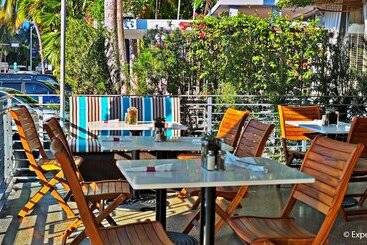 هتل Marseilles Beachfront