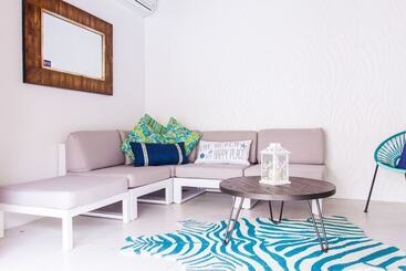 هتل Marseilles Beachfront
