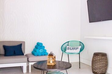 هتل Marseilles Beachfront