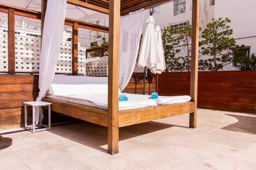 هتل Marseilles Beachfront