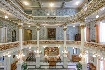 Отель Menger