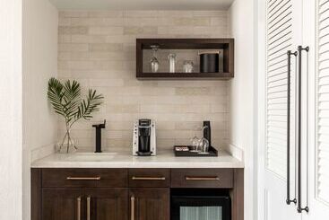 هتل Mills House Charleston, Curio Collection By Hilton