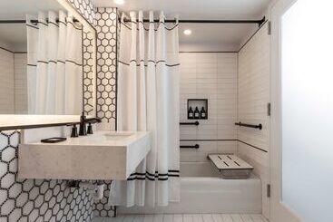 هتل Mills House Charleston, Curio Collection By Hilton