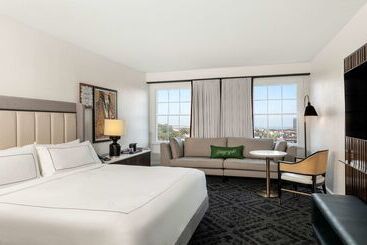 هتل Mills House Charleston, Curio Collection By Hilton