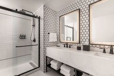 هتل Mills House Charleston, Curio Collection By Hilton