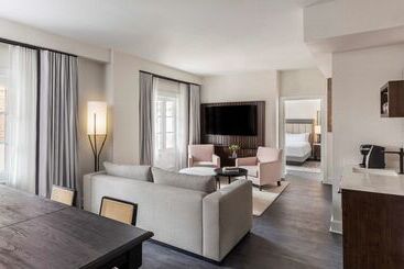 هتل Mills House Charleston, Curio Collection By Hilton