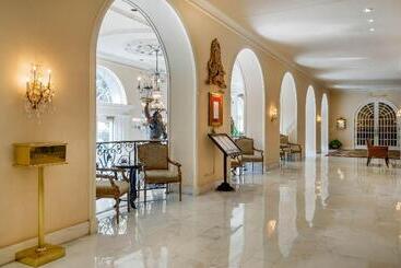 Отель Omni Royal Orleans