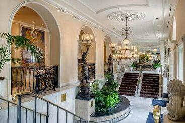 Отель Omni Royal Orleans