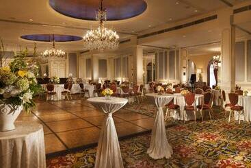 Отель Omni Royal Orleans