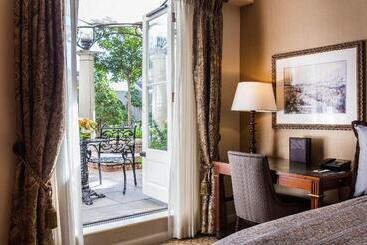 Отель Omni Royal Orleans