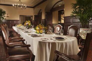Отель Omni Royal Orleans