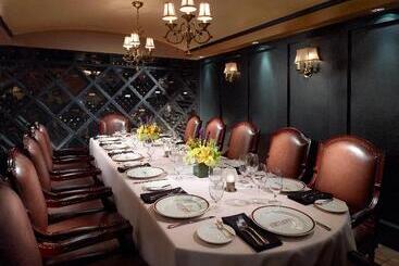 Отель Omni Royal Orleans