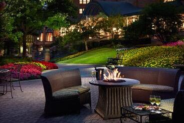 בית מלון כפרי Omni Shoreham