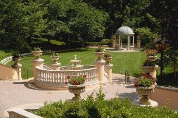בית מלון כפרי Omni Shoreham