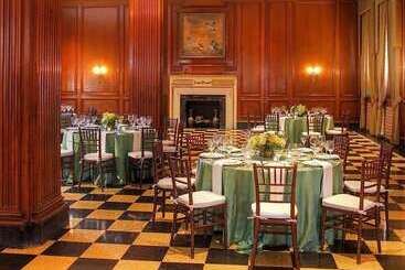هتل Peabody Memphis
