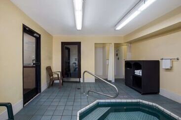 هتل Quality Inn & Suites Medford Airport