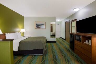 هتل Quality Inn & Suites Medford Airport