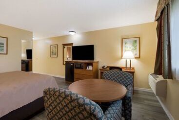 هتل Quality Inn & Suites Medford Airport
