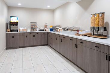 هتل Ramada By Wyndham Modesto Yosemite Area