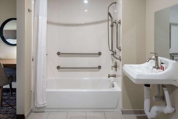 هتل Ramada By Wyndham Modesto Yosemite Area