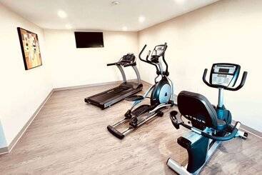 هتل Ramada By Wyndham Modesto Yosemite Area