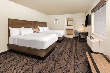 هتل Ramada By Wyndham Modesto Yosemite Area