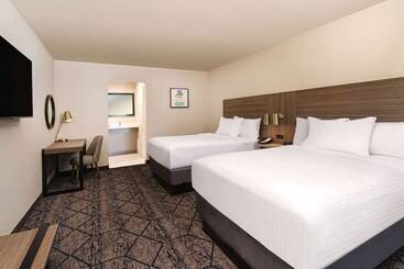 هتل Ramada By Wyndham Modesto Yosemite Area