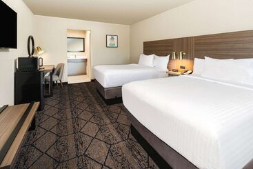 هتل Ramada By Wyndham Modesto Yosemite Area