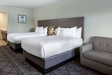 هتل Ramada By Wyndham Modesto Yosemite Area