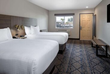 هتل Ramada By Wyndham Modesto Yosemite Area