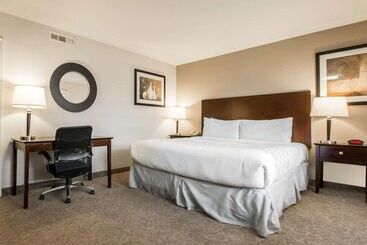 هتل Rodeway Inn Convention Center
