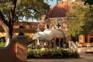 هتل Rosewood Mansion On Turtle Creek