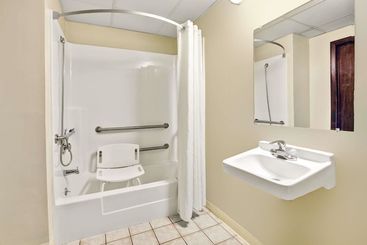 هتل Super 8 By Wyndham Newark De