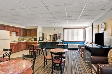 هتل Super 8 By Wyndham Newark De