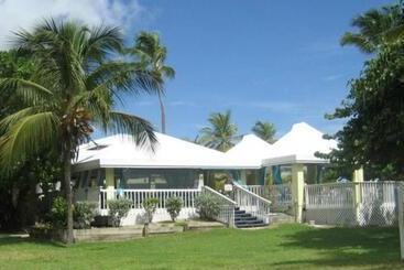 هتل Tamarind Reef Resort Spa & Marina
