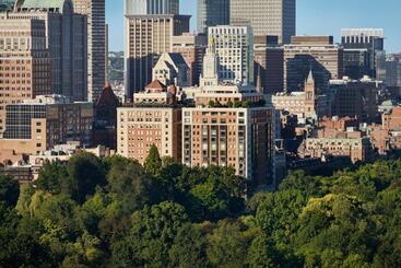 هتل The Newbury Boston