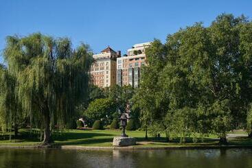 هتل The Newbury Boston