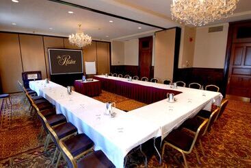 هتل The Pfister