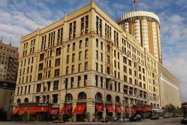 هتل The Pfister