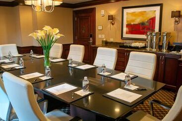 The Raphael Hotel, Autograph Collection