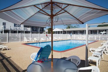 هتل The Tidewater Inn   Cape Cod