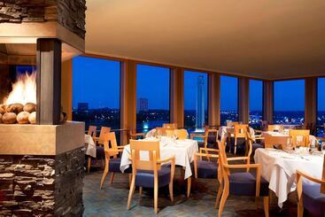 هتل The Westin Kansas City At Crown Center