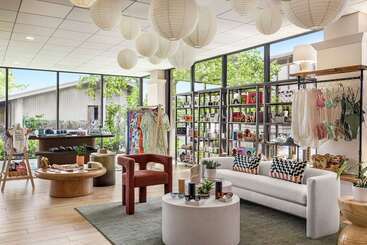 هتل The Woodlands Resort, Curio Collection By Hilton