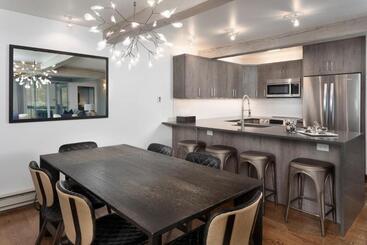 هتل Top Of The Village   Coraltree Residence Collection