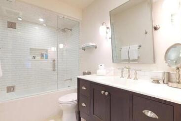 هتل Top Of The Village   Coraltree Residence Collection
