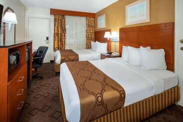 هتل Travelodge By Wyndham Burbankglendale