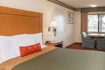 בית מלון כפרי Travelodge By Wyndham San Clemente Beach
