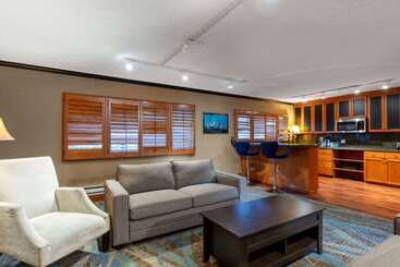 هتل Travelodge By Wyndham Seattle By The Space Needle