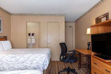 هتل Travelodge By Wyndham Seattle By The Space Needle
