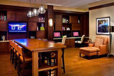 هتل Trumbull Marriott Shelton